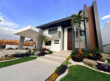 Casa · 482m² · 4 Recámaras · 2 Estacionamientos · Casa - Fraccionamiento Lomas de Cocoyoc