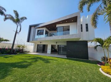 Casa · 482m² · 4 Recámaras · 2 Estacionamientos · Casa - Fraccionamiento Lomas de Cocoyoc