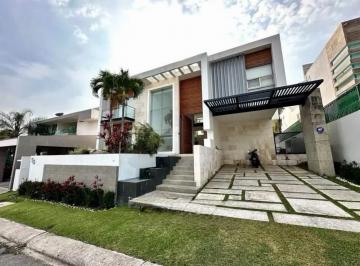 Casa · 415m² · 4 Recámaras · 2 Estacionamientos · Casa - Fraccionamiento Lomas de Cocoyoc
