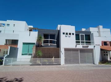 Casa · 280m² · 3 Recámaras · Casa en El Norte de La Ciudad en Trojes del Pedregal + Amplia Terraza