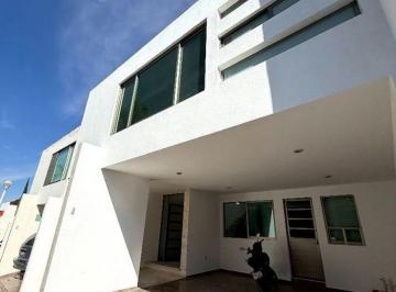 Casa de 3 habitaciones, Puebla · Casa en Venta en Xilotzingo Exelente Ubicación