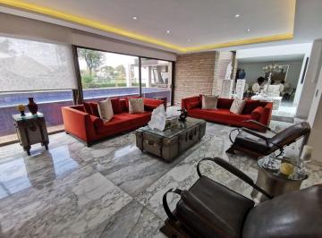 Casa · 951m² · 3 Recámaras · 4 Estacionamientos · Casa en Venta en Bosques de Las Lomas Ya Remodelada con Alberca (M²c330)