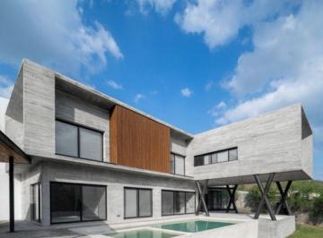 Casa · 951m² · 4 Recámaras · Casa en Venta en El Barrial