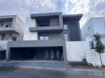 Casa · 527m² · 4 Recámaras · 3 Estacionamientos · Casa en Venta en Sierra Alta, Monterrey, Carretera Nacional