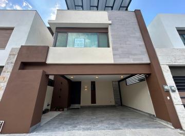 Casa · 360m² · 3 Recámaras · 2 Estacionamientos · Casa en Alina Residencial