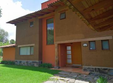 Casa de 4 habitaciones, Tapalpa · Cabaña en Venta en Tapalpa, Diseño Contemporáneo.