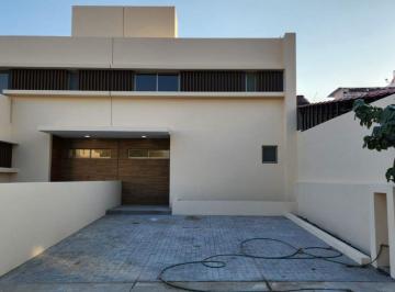Casa de 3 habitaciones, Villa de Alvarez · Casa Moderna de 3 Recámaras en Planta Altaubicada en La Zona Norte de Villa de Álvarez