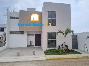 Casa de 2 habitaciones, Fortín · ¡Casa en Venta en Fracc. Los Pinos! Ubicada en Fortin