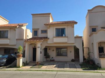 Casa de 3 habitaciones, Tlajomulco de Zúñiga · Venta Casa en Fraccionamiento Villa California