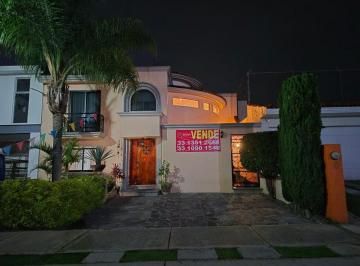 Casa en condominio de 3 habitaciones, Tlajomulco de Zúñiga · Casa en Venta Bosques de Santa Anita Zona Prepa Tec Monterrey Al Sur de La Ciudad