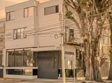 Edificio · 446m² · 5 Estacionamientos · En Venta Edificio Comercial en Av La Paz