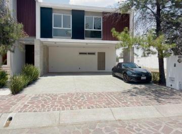 Casa 520m² Renta La Campiña del Bosque · Casa en Renta en La Campiña del Bosque Clúster 1