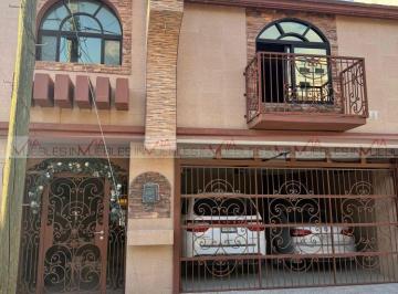 Casa · 400m² · 5 Recámaras · 2 Estacionamientos · Casa en Venta en Guadalupe