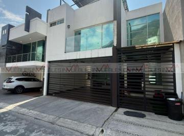 Casa · 360m² · 3 Recámaras · 2 Estacionamientos · Casa en Renta en Monterrey