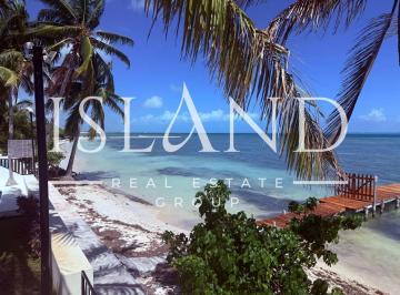 Casa · 425m² · 4 Recámaras · 3 Estacionamientos · Residencia en Venta Frente Al Mar Zona Hotelera en Cancún, Quintana Roo