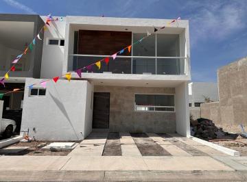 Casa de 3 habitaciones, El Marqués · Rodanta, Querétaro, Casa en Venta de 3 Recamaras 4 Baños, Amplio Patio, Alberca