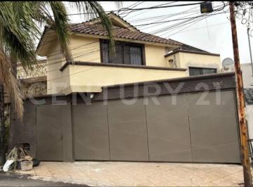 Casa · 488m² · 4 Recámaras · 2 Estacionamientos · Casa en Venta Remodelada en Col. Colinas de San Jeronimo en Monterrey