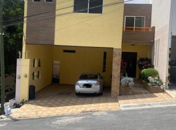 Casa de 3 habitaciones, Monterrey · Casa en Venta en Pedregal La Silla