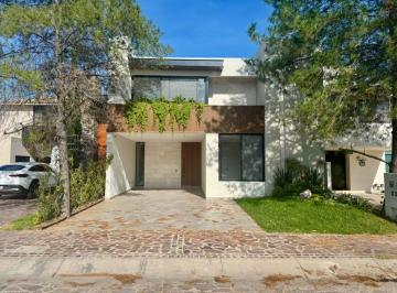 Casa de 4 habitaciones, León · Se Vende Casa Nueva en La Campiña 1