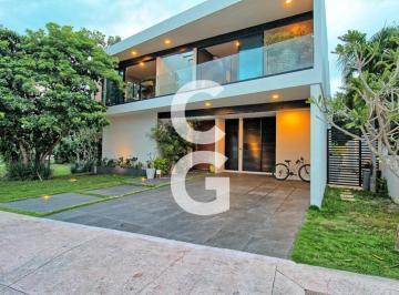 Casa · 395ha · 4 Recámaras · 4 Estacionamientos · Casa en Venta en Cancún en Residencial Lagos del Sol Amueblado y con Alberca a Precio de Oportunidad