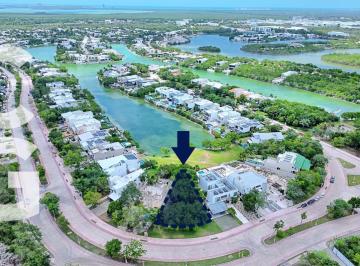 Terreno / Lote · 819ha · Terreno en Venta en Cancún en Residencial Lagos del Sol Frente Al Lago