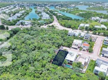 Terreno / Lote · 430ha · Terreno en Venta en Cancún en Residencial Lagos del Sol de 430 m²