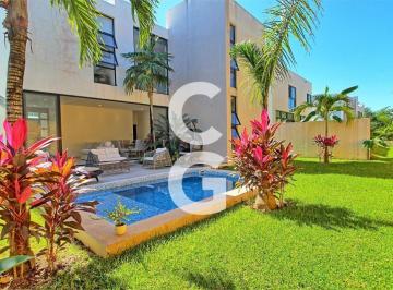 Casa · 360ha · 4 Recámaras · 3 Estacionamientos · Casa en Renta en Cancún en Residencial Lagos del Sol con Alberca y Jardin