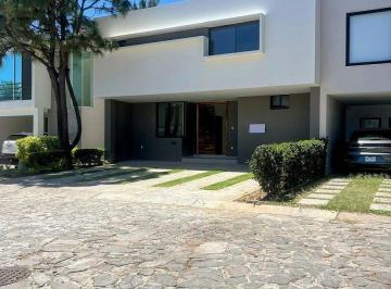 8fb9a9d7842f14a15993b978793db824ef24bc549fd380deb9ddb243b2d3d30b · Casa en Venta en Fraccionamiento Novaterra