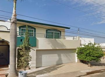 Casa de 3 habitaciones, Culiacán · Casa con 3 Recámaras y 102 m² Superficie de Terreno en Venta en Lomas del Sol