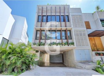 Casa · 162ha · 4 Recámaras · 4 Estacionamientos · Casa en Venta y Renta en Cancún en La Laguna I en Puerto Cancún con Alberca y Roof Top