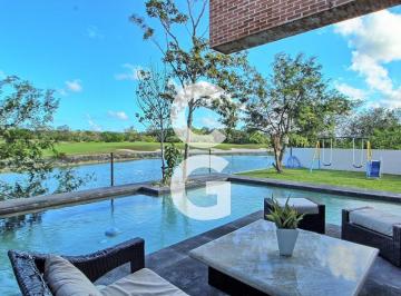 Casa · 772ha · 4 Recámaras · 6 Estacionamientos · Casa en Venta en Cancun en Residencial Country Club Frente Al Lago