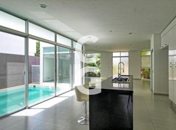 Casa · 300ha · 3 Recámaras · 2 Estacionamientos · Casa en Venta y Renta en Cancun en Residencial Cumbres con Alberca
