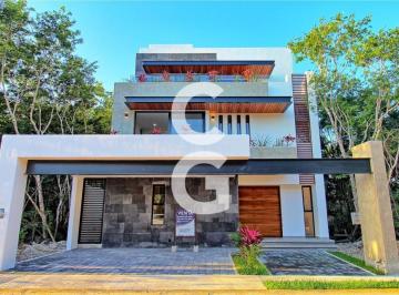 Casa · 226ha · 5 Recámaras · 3 Estacionamientos · Casa en Venta en Cancún en Residencial Vía Cumbres con 5 Recámaras