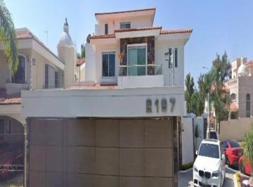 Casa de 6 habitaciones, Zapopan · Casa con 540 m² de Terreno y 6 Recámaras en Venta en Bugambilias, Jalisco