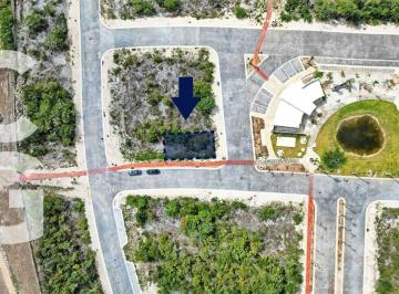 Terreno / Lote · 226ha · Terreno en Venta en Cancún en Lausana Residencial Frente a Club House en Esquina 226.83 m²