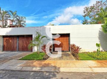 Casa · 790ha · 4 Recámaras · 4 Estacionamientos · Casa en Venta en Cancún en Residencial Campestre con 4 Recámaras