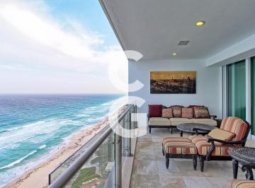 Departamento · 826ha · 6 Recámaras · 4 Estacionamientos · Departamento en Venta en Cancún en Emerald con 6 Recámaras y Jacuzzi