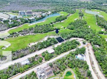 Terreno / Lote · 500ha · Terreno en Venta en Cancún en Country Club con Vista Al Campo de Golf