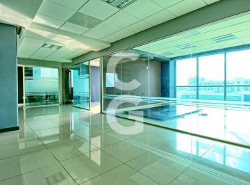 Oficina · 7 Estacionamientos · Oficina en Renta en Cancún en Tulum Trade Center de 300 m²