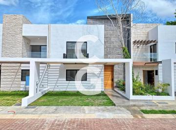 Casa · 160ha · 4 Recámaras · 2 Estacionamientos · Casa en Venta en Cancún en Residencial Rio con 4 Recámaras y Alberca