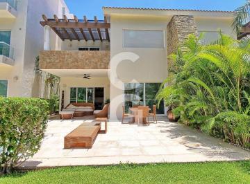 Casa · 369ha · 3 Recámaras · 2 Estacionamientos · Casa en Renta en Cancún en Residencial Isla Dorada con 3 Recámaras