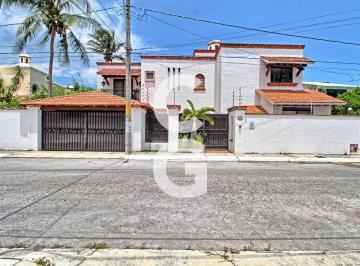 Casa · 615ha · 3 Recámaras · Casa en Venta en Cancun en Sm 43 con Enorme Alberca y 3 Recamaras