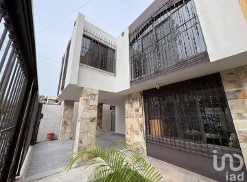 Casa · 274m² · 4 Recámaras · 1 Estacionamiento · Casa Habitación en Venta, Col. Ciudad Satélite, Monterrey, Nuevo León.