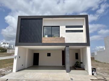 Casa · 240m² · 3 Recámaras · 2 Estacionamientos · Punto Lomas, Casa en Venta con Estancia de Tv y 3 Recamaras con Baño