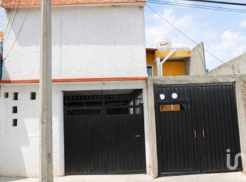 Casa · 120m² · 7 Recámaras · 2 Estacionamientos · Venta de Casa en Fraccionamiento Venta de Carpio con un Valor de 30 % Menor a Su Valor Estimado