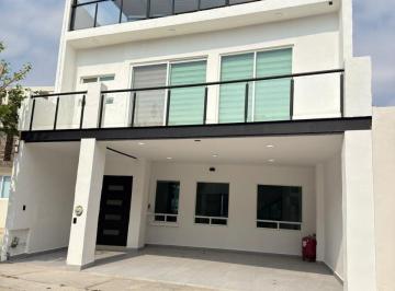 Casa · 274m² · 3 Recámaras · 2 Estacionamientos · Casa en El Mayorazgo