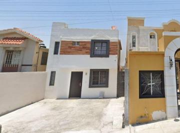 Casa de 2 habitaciones, Santa Catarina · Casa con 106 m² de Terreno y 2 Recámaras en Venta, Santa Catarina