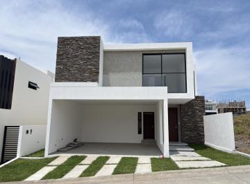 Casa · 254m² · 4 Recámaras · 2 Estacionamientos · Punta Tiburon, Casa en Venta con Recamara en Pb y Alberca