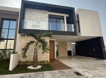 Casa · 332m² · 4 Recámaras · 2 Estacionamientos · Playas del Conchal, Casa en Venta con Recamara en Pb, Alberca y Sala de Tv