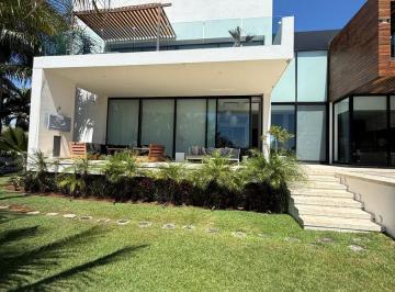 Casa · 1450m² · 4 Recámaras · Casa en Venta en Canales